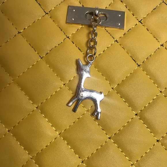 Beautiful quilted lightweight vegan leather bag. - Picture 3 of 6